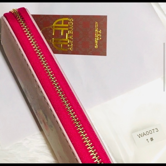 New! Sale🔥Pink Llama Flax Leather Full zip Wallet - Picture 6 of 9